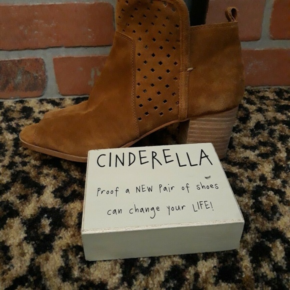 Gianni Bini Peep Toe Cognac Booties Boots Brown New 6 open toe Suede Leather - Picture 4 of 8